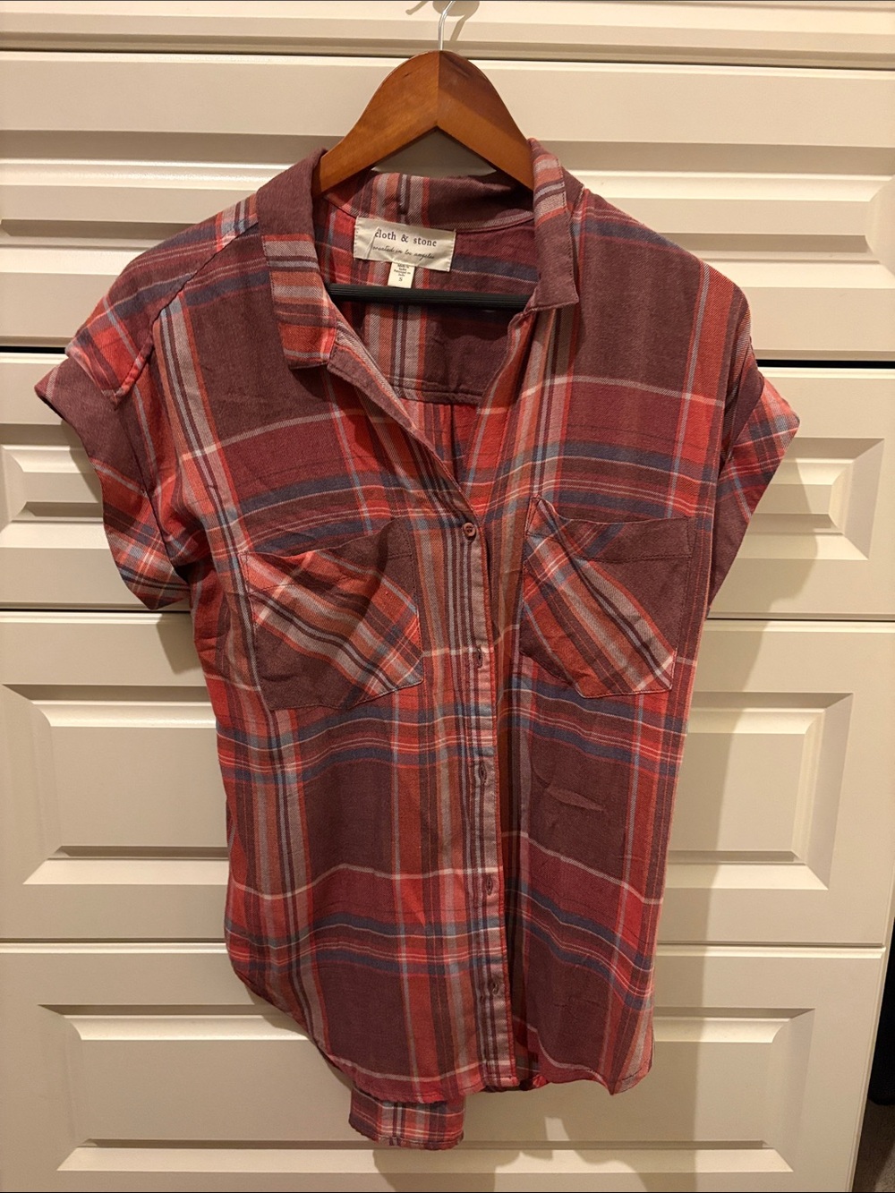 cloth & stone Red Plaid Short-Sleeve Button Front Shirt